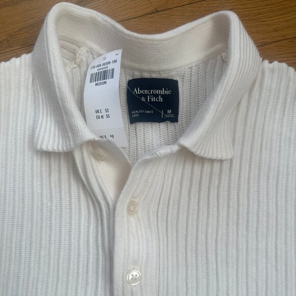 NWT Men's Abercrombie Short Sleeve Sweater in Medium - Picture 1 of 2